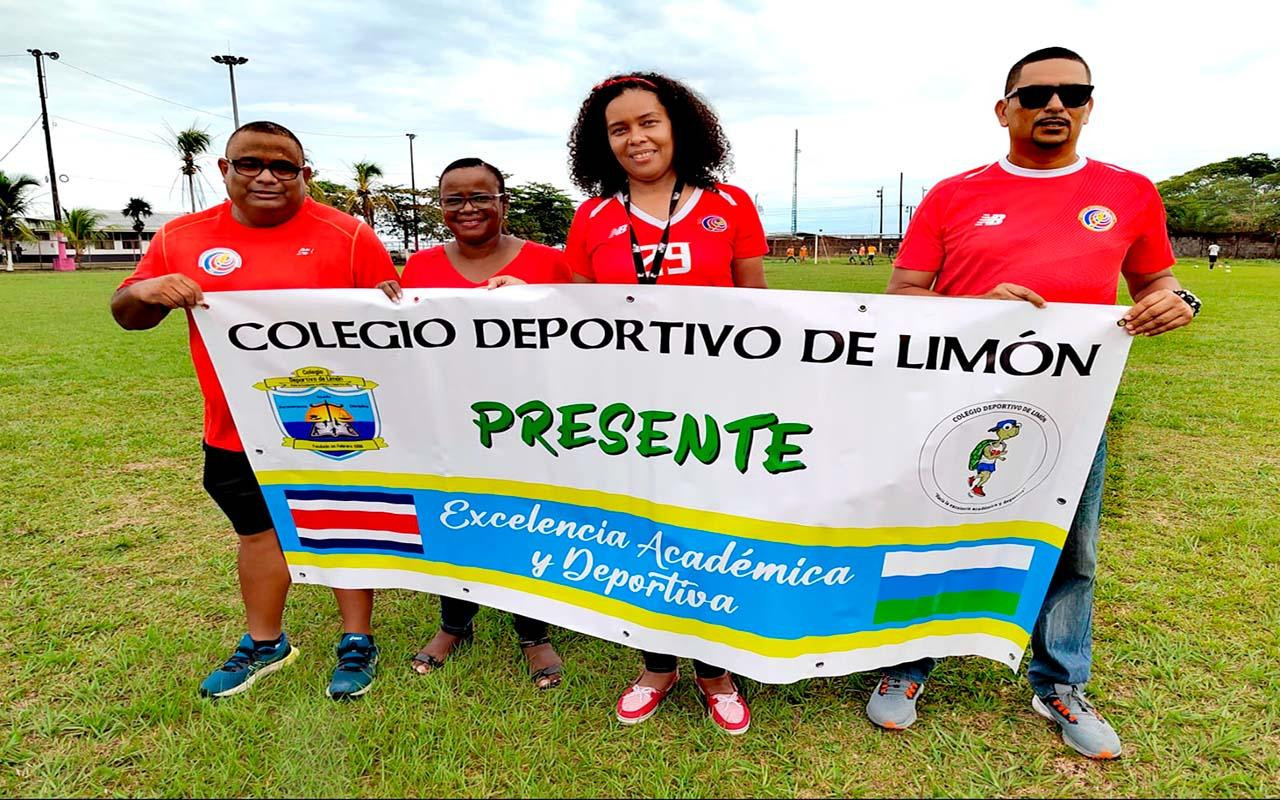 Các thầy cô giáo ở trường Cao đẳng Thể thao Limon, nơi có 3 tuyển thủ Costa Rica từng theo học. (Ảnh: Periodicomensaje)