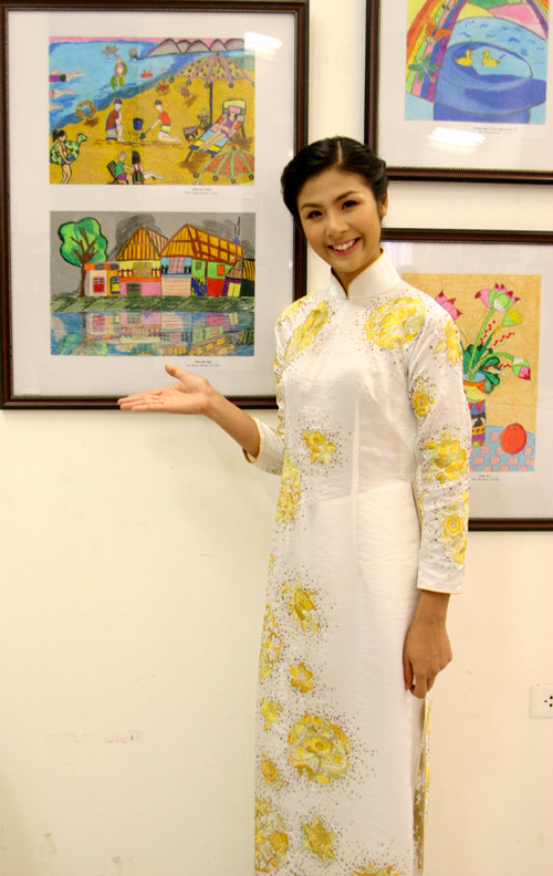 Duyên dáng bên nhiều bức tranh hồn nhiên, ngộ nghĩnh
