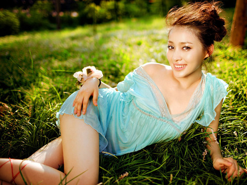 Can Đình Đình khoe đường cong cơ thể hoàn hảo Quyến rũ với đôi chân dài thon gọn và khuôn mặt thanh tú Diện áo sexy khoe vòng 1 đầy đặn Can Đình Đình sở hữu một đôi mắt biết nói Người đẹp trong bộ đồ thể thao khỏe khoắn Màn phô diễn hình thể đầy táo bạo trên tạp chí FHM Người đẹp gợi cảm dưới nắng hè Can Đình Đình sở hữu một vẻ đẹp chết người