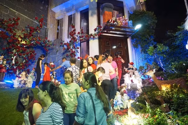 Đi từ Hà Nội vào TPHCM để được chụp ảnh Noel nhà Mr Đàm ảnh 2