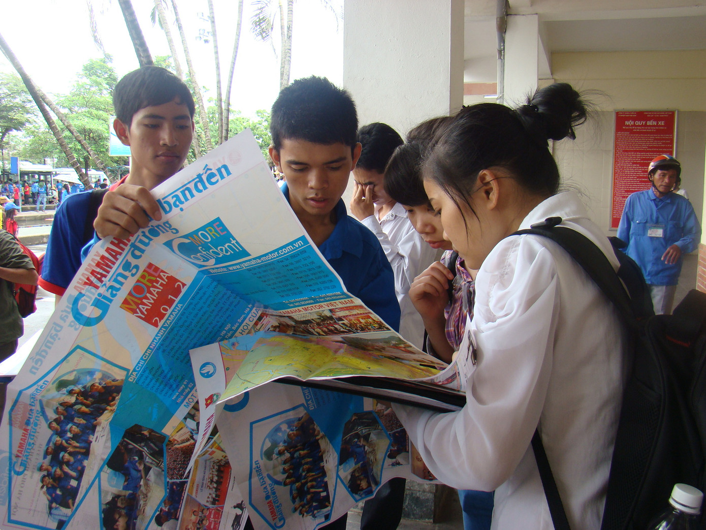 Sĩ tử và sinh viên tình nguyện