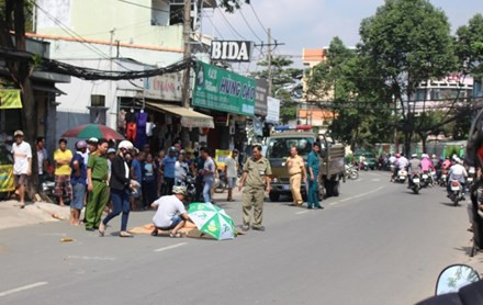 BẢN TIN ATGT: Xe tải không người lái tông sập quán cơm ảnh 5