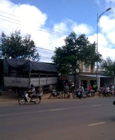 BẢN TIN ATGT: Xe tải không người lái tông sập quán cơm ảnh 2