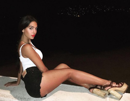 Dung nhan cô nàng bí mật đang hẹn hò với Ronaldo ảnh 2