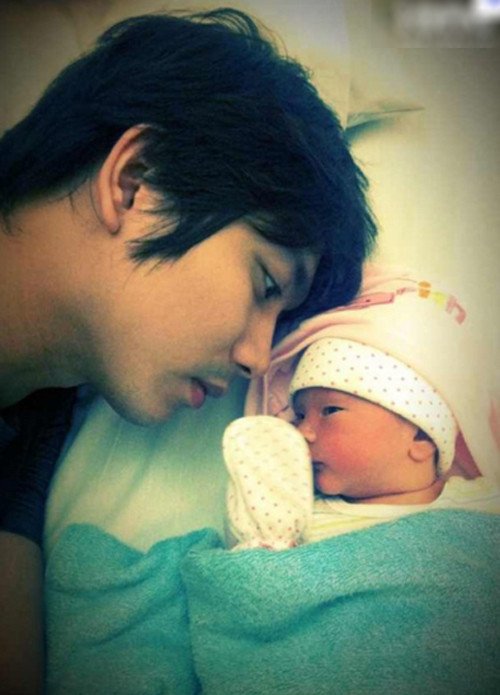 Trương Quỳnh Anh và Tim đang tận hưởng những tháng ngày ngọt ngào, hạnh phúc bên con trai mới chào đời. Trương Quỳnh Anh và Tim đang tận hưởng những tháng ngày ngọt ngào, hạnh phúc bên con trai mới chào đời