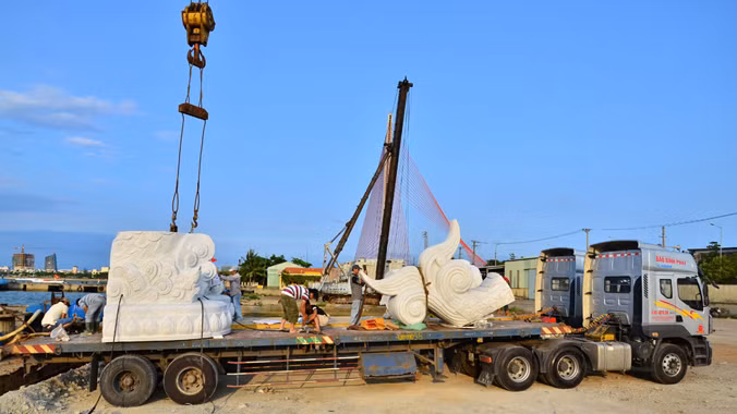 Đặt “cá chép hóa rồng” ở bến du thuyền Đà Nẵng ảnh 21