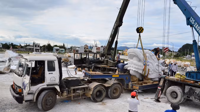 Đặt “cá chép hóa rồng” ở bến du thuyền Đà Nẵng ảnh 19