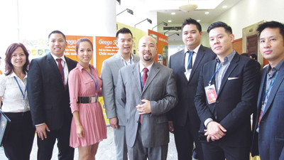 Nhiều thế hệ người Việt hải ngoại tiếp tục về nguồn cội Ảnh: Hữu Vinh