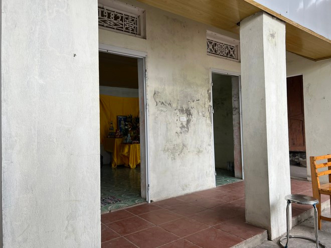 Ngôi nhà đơn sơ không có vật dụng gì giá trị