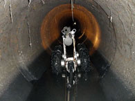 Robot đang thực hiện nhiệm vụ. Ảnh: Bee.net. Robot đang thực hiện nhiệm vụ. Ảnh: Bee.net