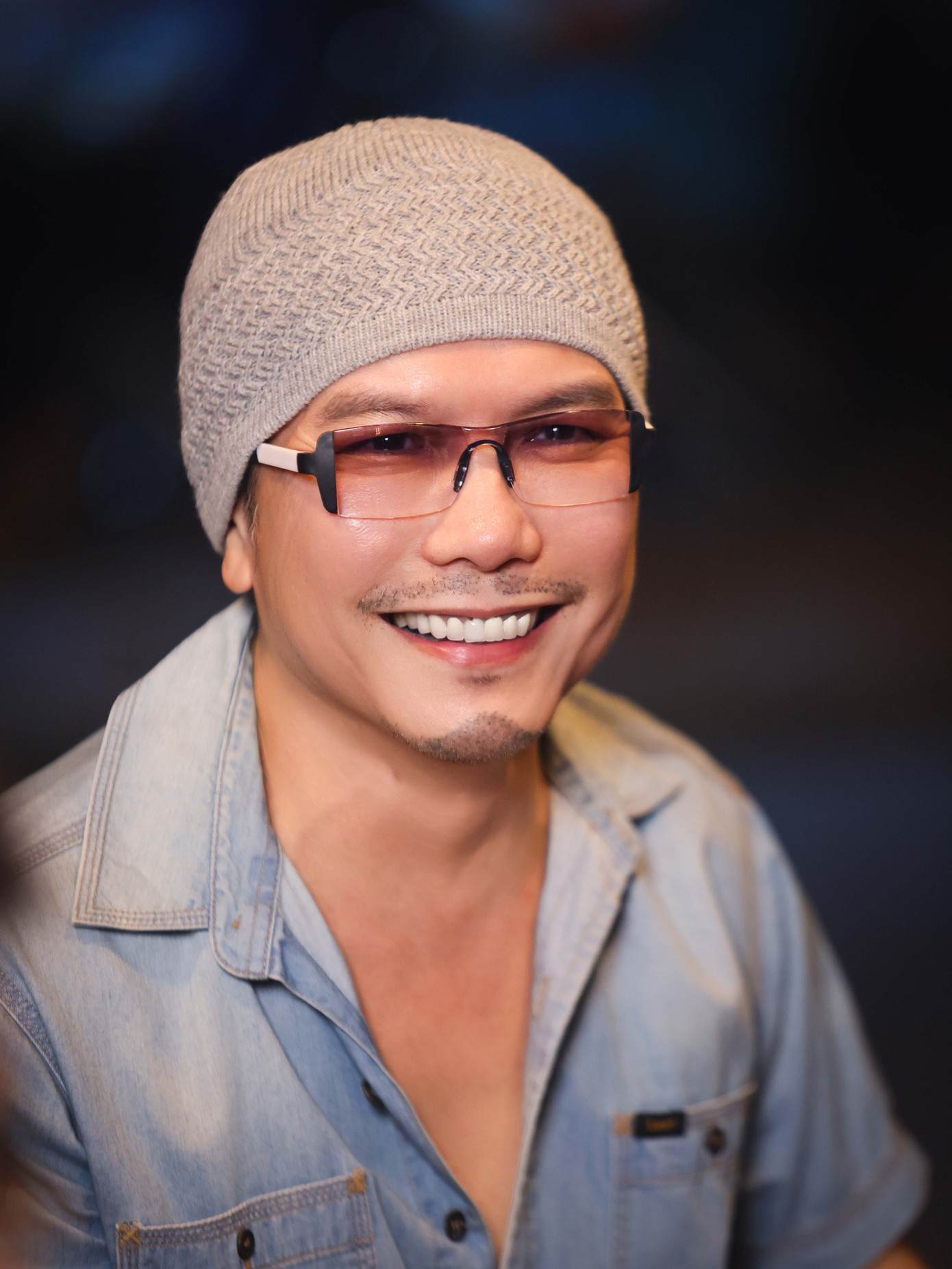 Jimmii Nguyễn kể lại quá khứ bằng giọng văn khá nhẹ nhàng. Ảnh: NVCC