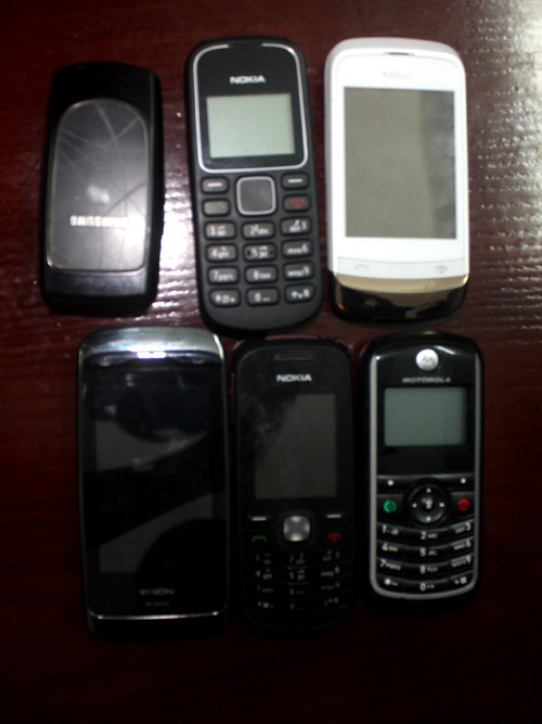 Những chiếc điện thoại tang vật vụ án