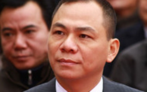 Phần lớn, ông chỉ lặng lẽ theo dõi buổi lễ từ hàng ghế đầu. Phần lớn, ông chỉ lặng lẽ theo dõi buổi lễ từ hàng ghế đầu