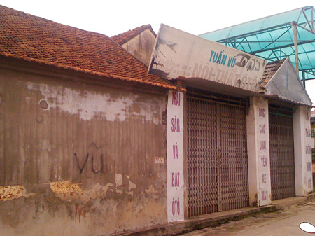 Cửa hàng của vợ chồng anh Vũ - chị Hòa. Cửa hàng của vợ chồng anh Vũ - chị Hoa