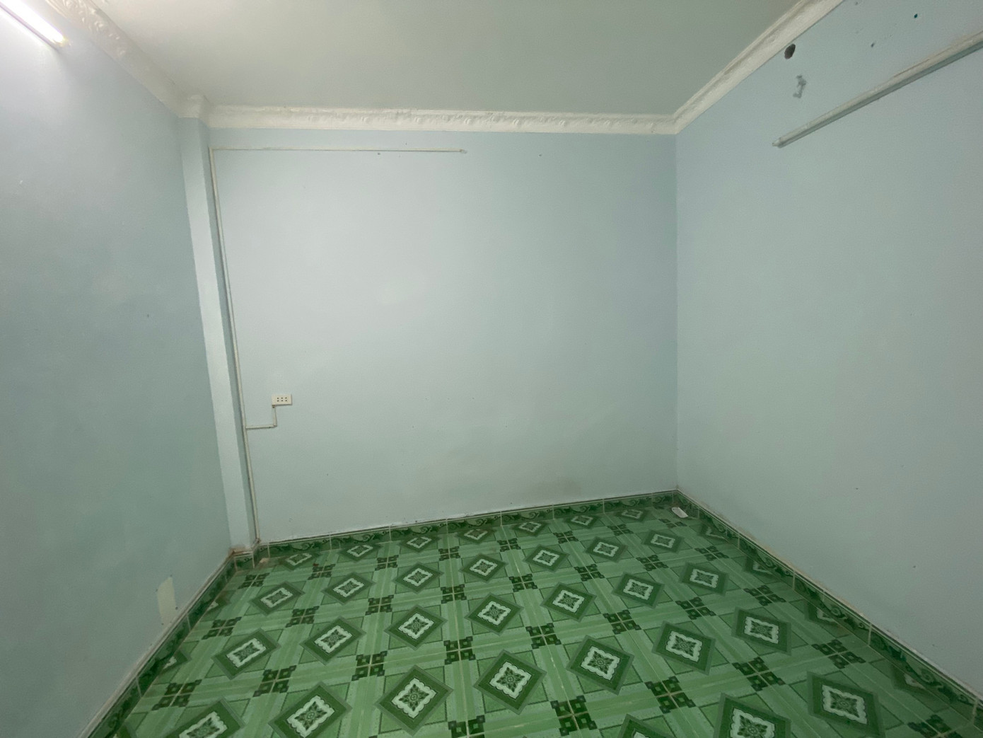 Sau khi hoàn thiện, ngôi nhà cũ kĩ đã trở thành không gian sống lý tưởng vừa sang trọng, vừa tiện dụng mà tiết kiệm được chi phí xây dựng.