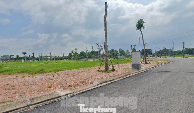 Đại diện Trung tâm Phát triển quỹ đất các địa phương cũng như chuyên gia và người dân cho rằng TP Hà Nội cần sớm có phương án linh hoạt đối với việc điều chỉnh giá khởi điểm. (Ảnh: Lộc Liên)