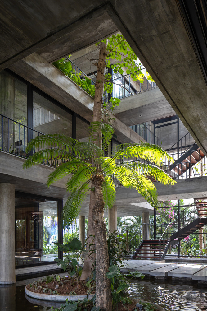 Đặc điểm mặt nước và khoảng trống thông tầng của tầng 1 tạo điều kiện cho luồng gió mang nhiều hơi nước làm mát toàn bộ bề mặt các tầng phía trên thông qua các ô thông tầng. Đặc điểm mặt nước và khoảng trống thông tầng của tầng 1 tạo điều kiện cho luồng gió mang nhiều hơi nước làm mát toàn bộ bề mặt các tầng phía trên thông qua các ô thông tầng.