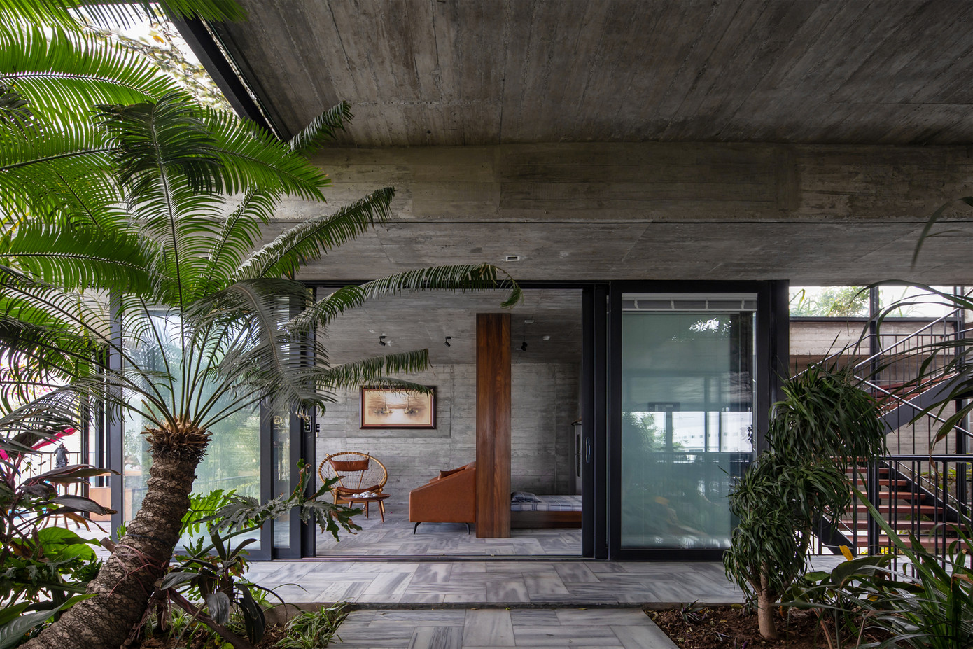 Với lối kiến trúc này, nếu nhân viên làm việc căng thẳng và mệt mỏi, họ hoàn toàn có thể bước ra ngoài đi dạo, ngồi thiền ở tầng trên cùng hoặc ngồi thiền ở các khu vực trên vườn. Với lối kiến trúc này, nếu nhân viên làm việc căng thẳng và mệt mỏi, họ hoàn toàn có thể bước ra ngoài đi dạo, ngồi thiền ở tầng trên cùng hoặc ngồi thiền ở các khu vực trên vườn.