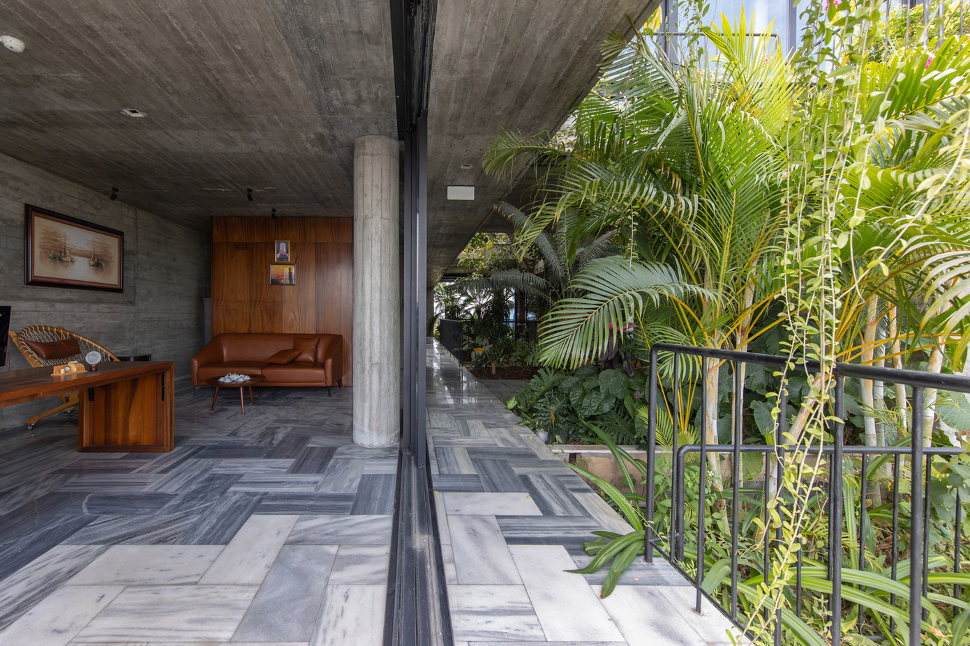 Việc chia nhiều khối đan xen sẽ tăng cường ánh sáng gián tiếp, khiến không gian làm việc của người sử dụng luôn được sử dụng ánh sáng tự nhiên, ít khi cần sử dụng đến ánh sáng nhân tạo. Việc chia nhiều khối đan xen sẽ tăng cường ánh sáng gián tiếp, khiến không gian làm việc của người sử dụng luôn được sử dụng ánh sáng tự nhiên, ít khi cần sử dụng đến ánh sáng nhân tạo.