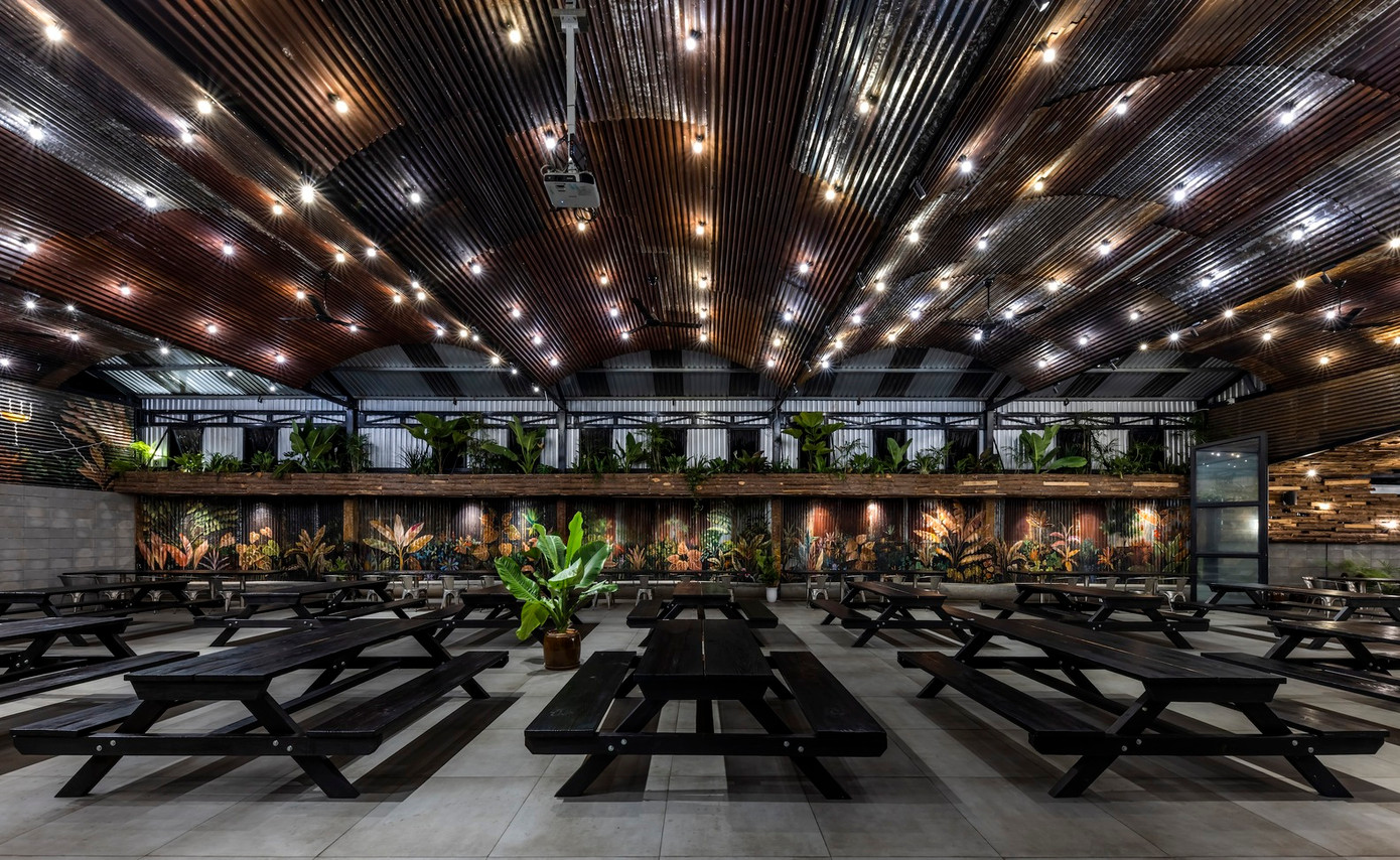 Công trình đang được nhiều trang tin và tạp chí nước ngoài như Worldarchitecture, Archdaily,... đưa tin kèm theo "cơn mưa" lời khen.