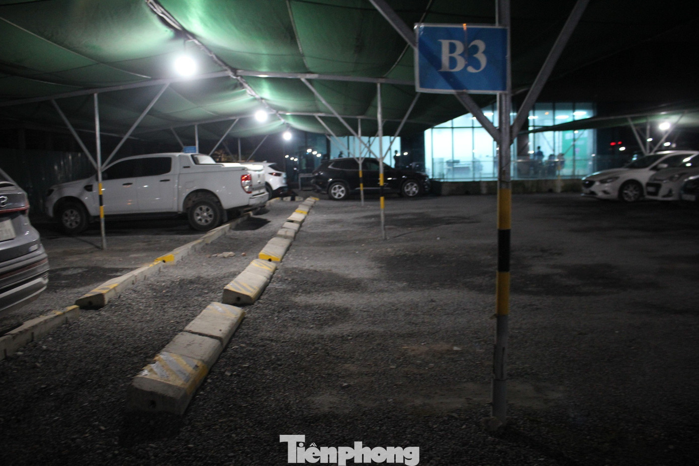 Đáng chú ý, dự án này được giới thiệu là có bãi đỗ xe thông minh và bể bơi sang trọng nhưng trên thực tế hai hạng mục này đều đang bỏ ngỏ.