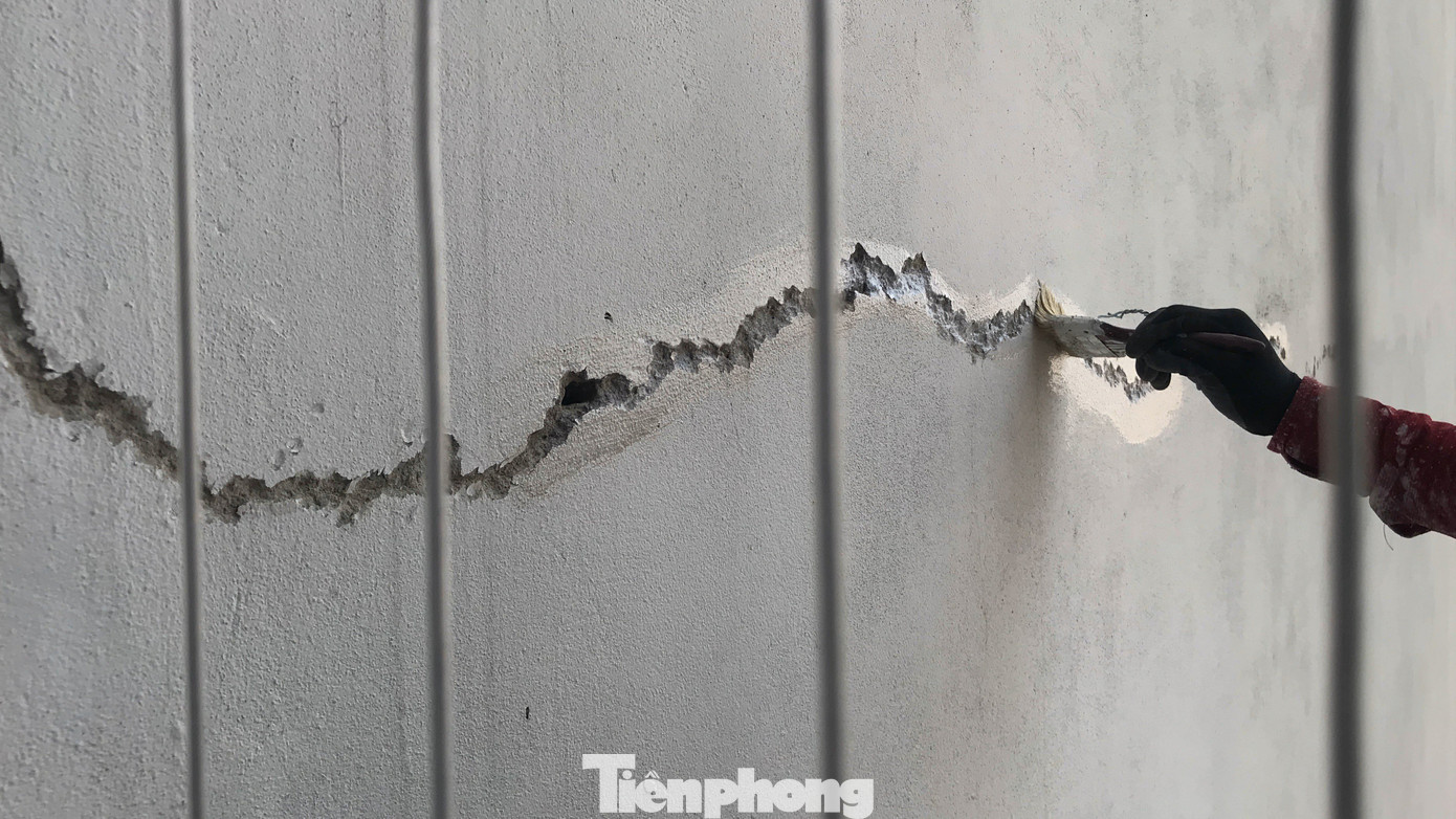 Mặc dù là chủ đầu tư giới thiệu đây là chung cư hạng sang nhưng nhiều cư dân vẫn hoài nghi về chất lượng thi công công trình.