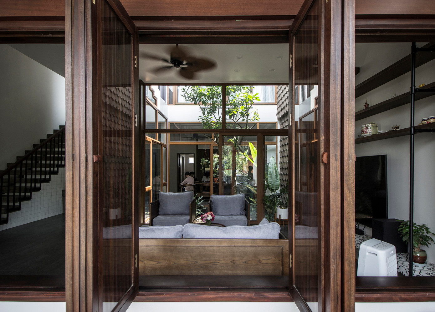 Dự án được thiết kế và thi công cẩn thận nhằm tận dụng tối đa vốn đầu tư, duy trì chất lượng trong thời gian dài và ít phải bảo trì. Dự án được thiết kế và thi công cẩn thận nhằm tận dụng tối đa vốn đầu tư, duy trì chất lượng trong thời gian dài và ít phải bảo trì.