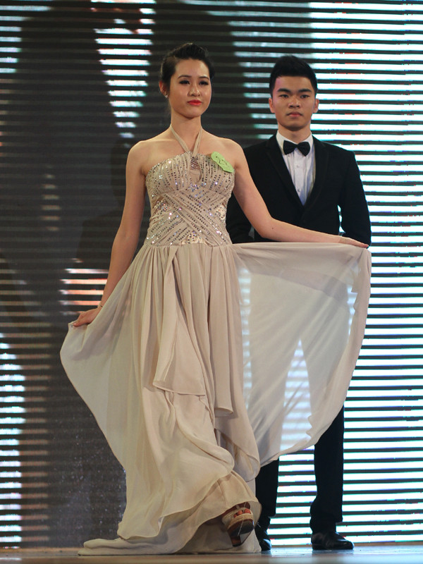 Phần thi trang phục dạ hội