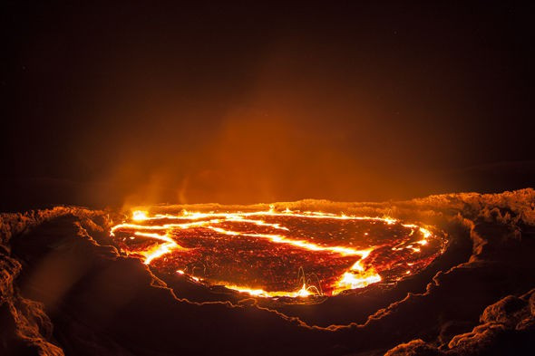 Rợn người hình ảnh núi lửa mở toang 'cánh cổng dẫn tới địa ngục' ảnh 2