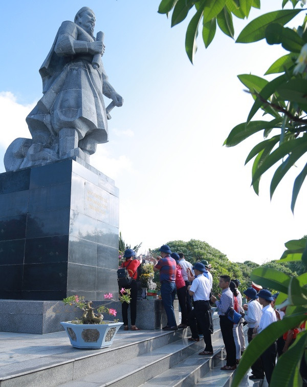 Kiều bào khắp thế giới vượt 1.000 hải lý thăm Trường Sa ảnh 1