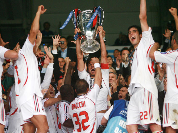 Milan lên ngôi vô địch xứng đáng Milan lên ngôi vô địch xứng đáng