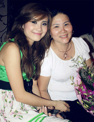 Bà Tuệ và con gái Khánh Chi
