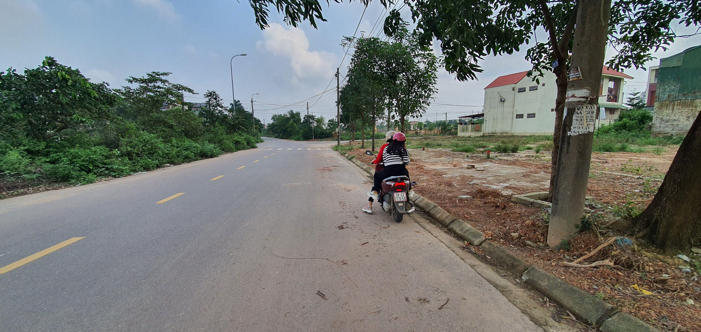 Khu vực các tuyến đường xung quanh khu đất trúng đấu giá của Vingroup tại TP. Đông Hà, Quảng Trị là nơi xảy ra sốt đất vừa qua. Khu vực các tuyến đường xung quanh khu đất trúng đấu giá của Vingroup tại TP. Đông Hà, Quảng Trị là nơi xảy ra sốt đất vừa qua.