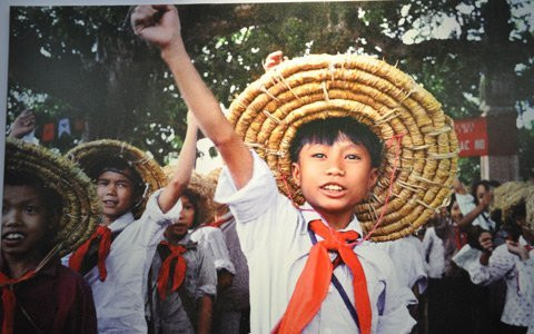 Học sinh luôn nêu cao tinh thần quyết tâm học tập tốt, lao động tốt để góp phần cùng nhân dân cả nước đánh thắng giặc Mỹ xâm lược