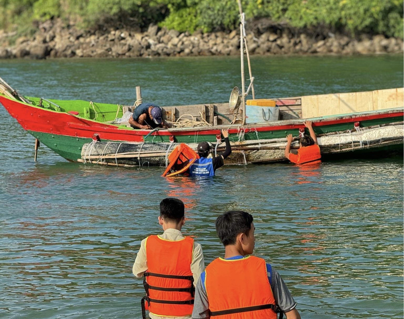 Đội xe 0 đồng tỉnh Thừa Thiên Huế hỗ trợ gia đình tìm kiếm trẻ mất tích. Ảnh: Đội xe 0 đồng tỉnh Thừa Thiên Huế