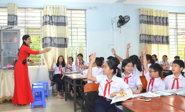 Nhà nước cần có chính sách thu hút đối với người có tài năng để trở thành nhà giáo Nhà nước cần có chính sách thu hút đối với người có tài năng để trở thành nhà giáo