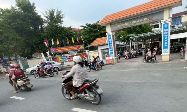 Trường Tiểu học Dĩ An nằm trên trục đường bị cấm ô tô lưu thông Trường Tiểu học Dĩ An nằm trên trục đường bị cấm ô tô lưu thông