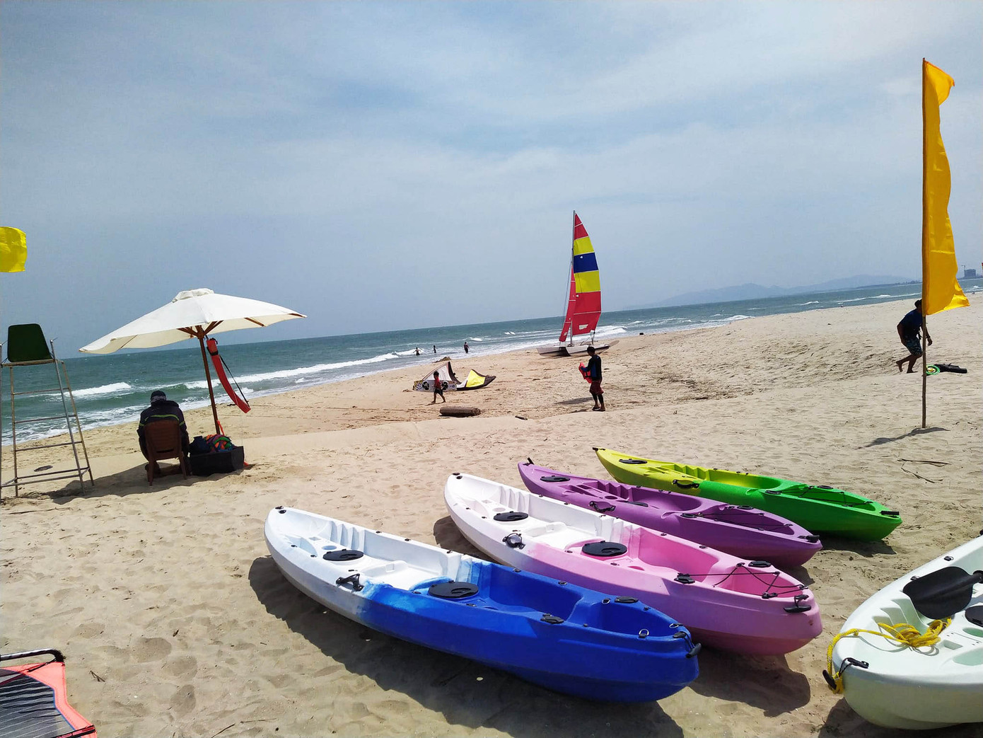 Ưu thế biển đẹp, sóng khá lớn khiến Hồ Tràm trở thành điểm lý tưởng cho các môn thể thao biển.