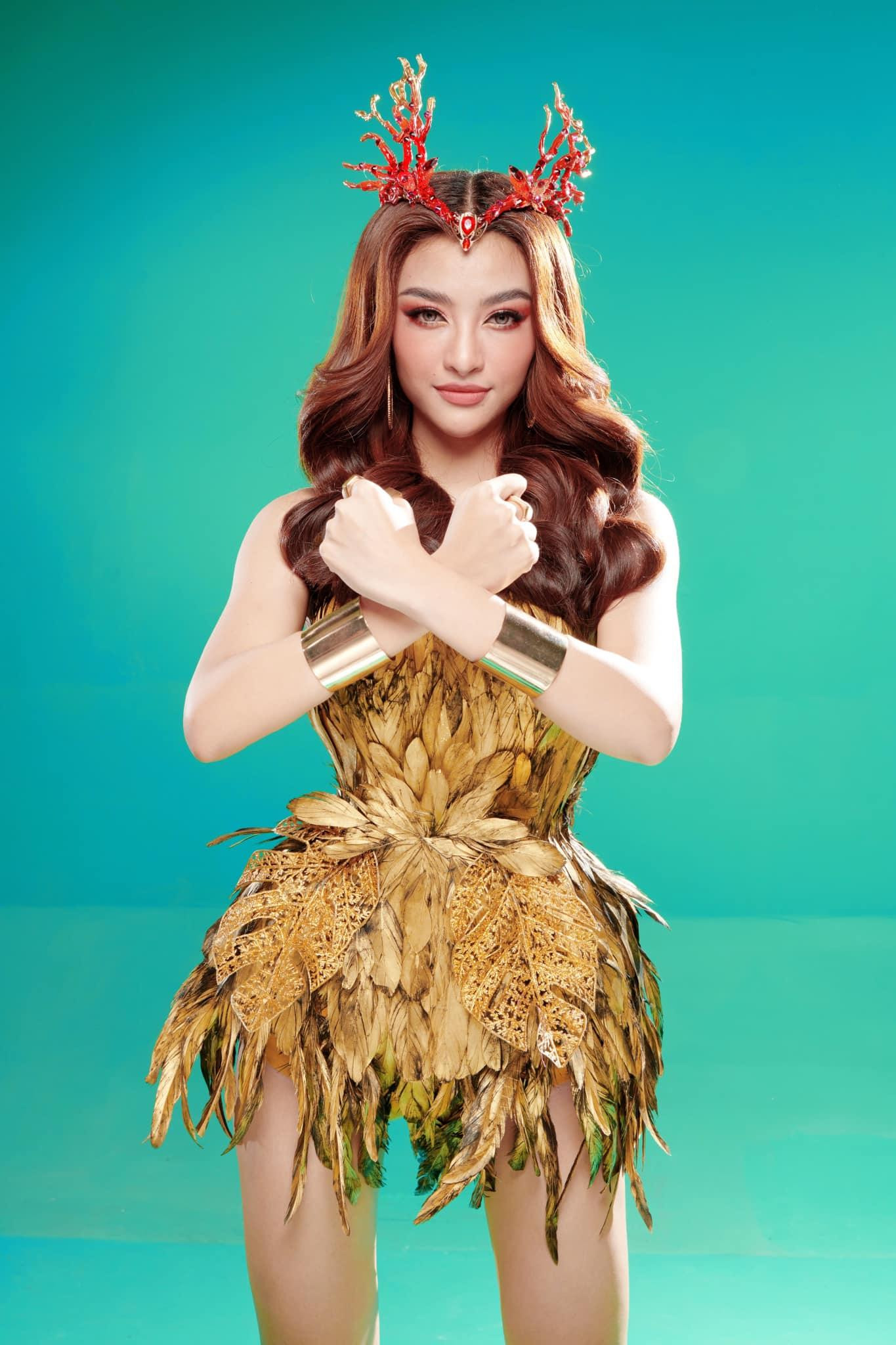 Á hậu Kiều Loan xuất hiện với tạo hình 'nữ thần rừng xanh' lạ mắt trong buổi chụp hình mới.