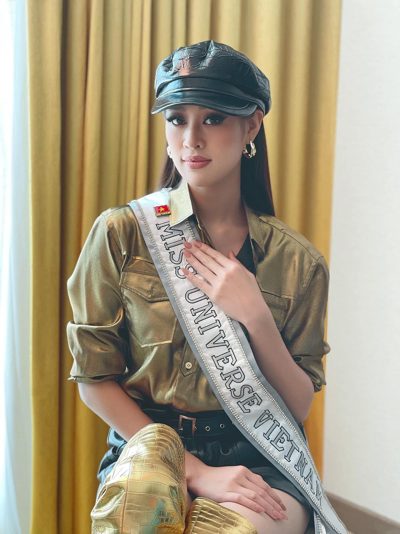 Khánh Vân với diện mạo chỉn chu, xinh đẹp trong ngày đầu tiên nhập cuộc cùng các thí sinh Miss Universe 2020.