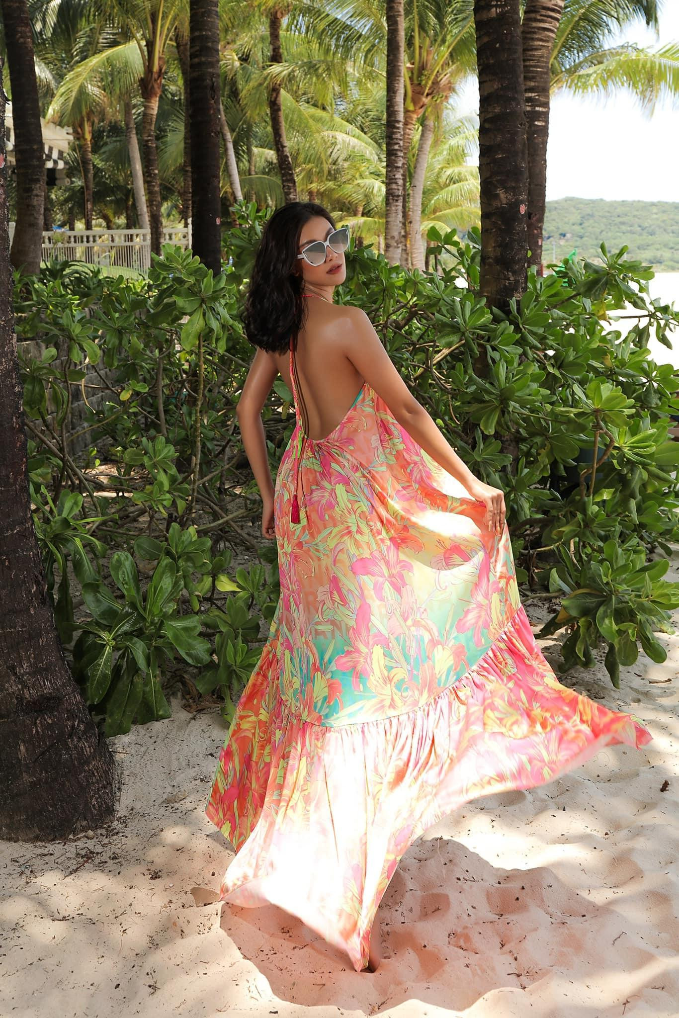 Bộ váy giúp Á hậu Hoàn vũ Việt Nam 2019 khoe trọn lưng trần nuột nà.