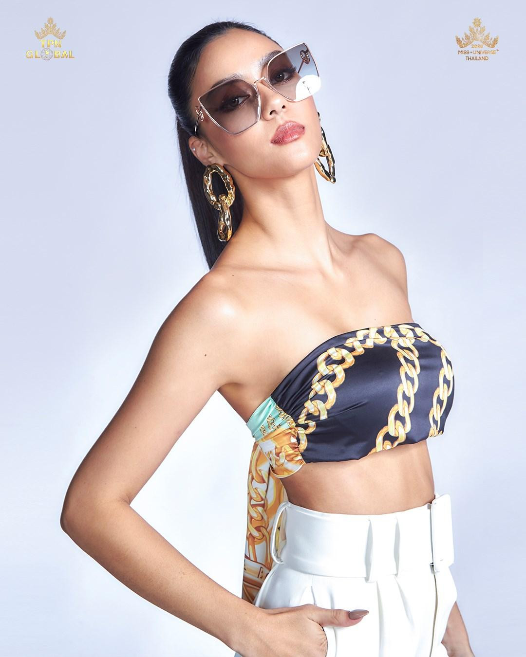 Trình diễn những bộ trang phục sành điệu, thời thượng, Amanda đã biến cuộc thi năm nay thành một 'cuộc chiến' khốc liệt về váy áo mà bất kỳ thí sinh nào nếu không chuẩn bị chỉn chu sẽ bị 'chìm nghỉm' khi đọ sắc với người đẹp xứ sở chùa Vàng.