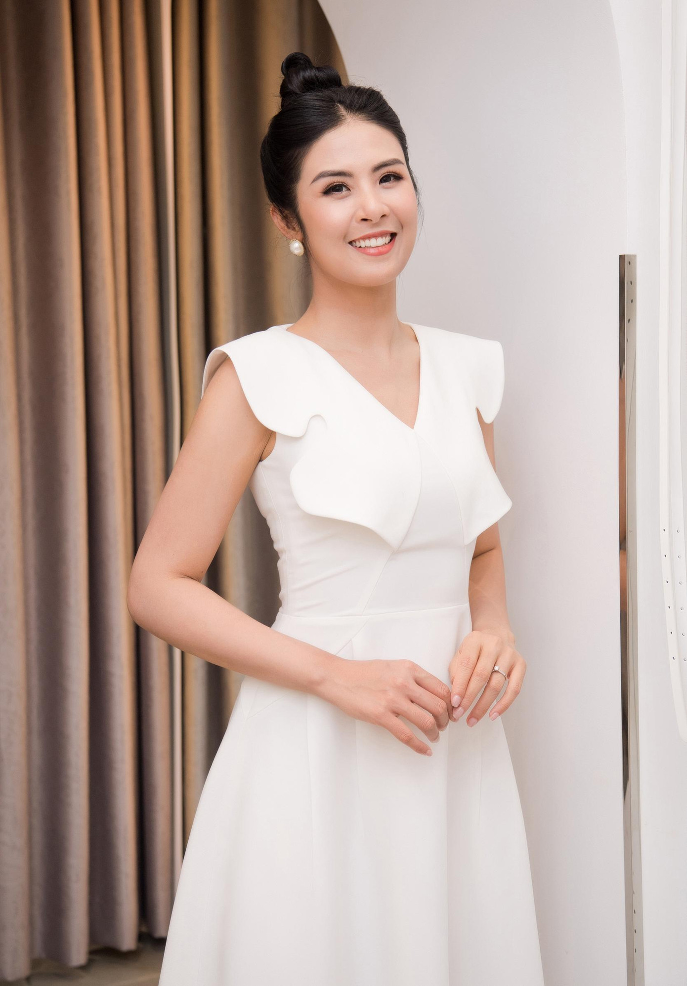 Sau hơn 10 năm đăng quang, Ngọc Hân được nhận xét ngày càng tươi trẻ và sành điệu.