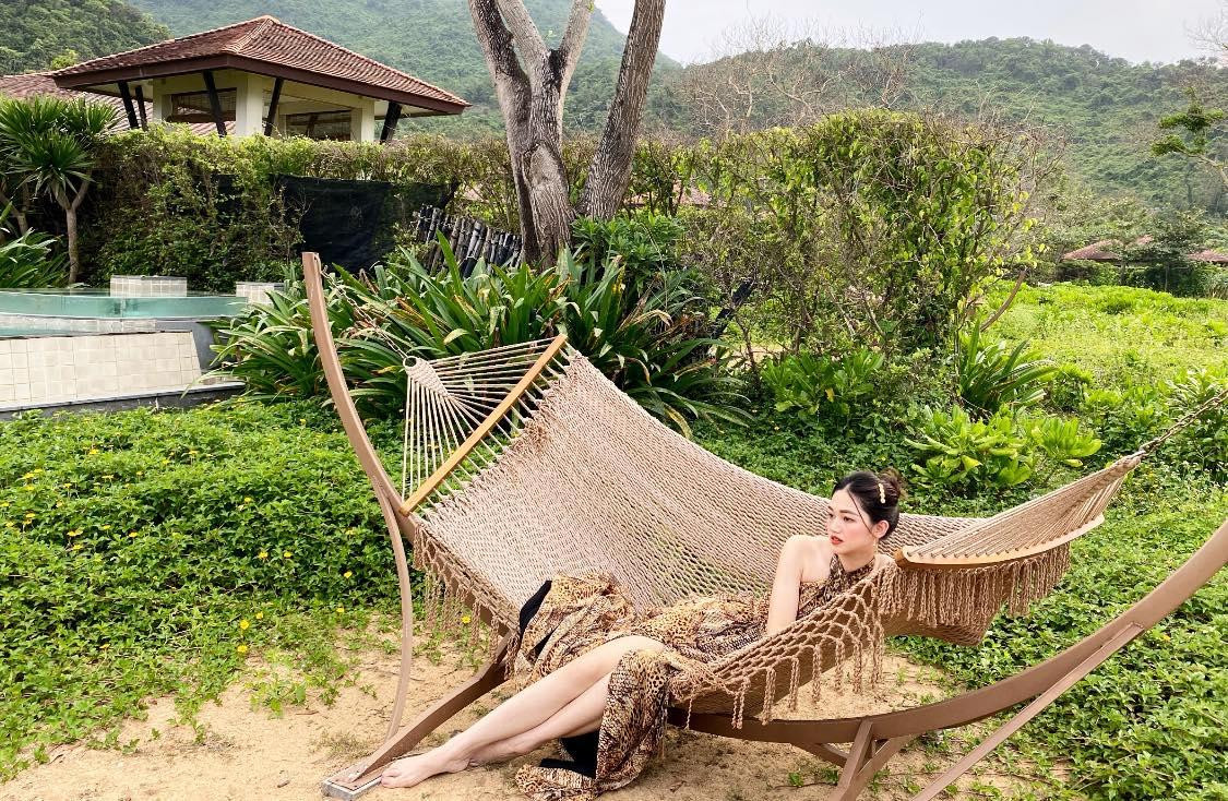 Á hậu Việt Nam 2016 vẫn sở hữu vóc dáng thanh mảnh, quyến rũ sau khi sinh quý tử đầu lòng.