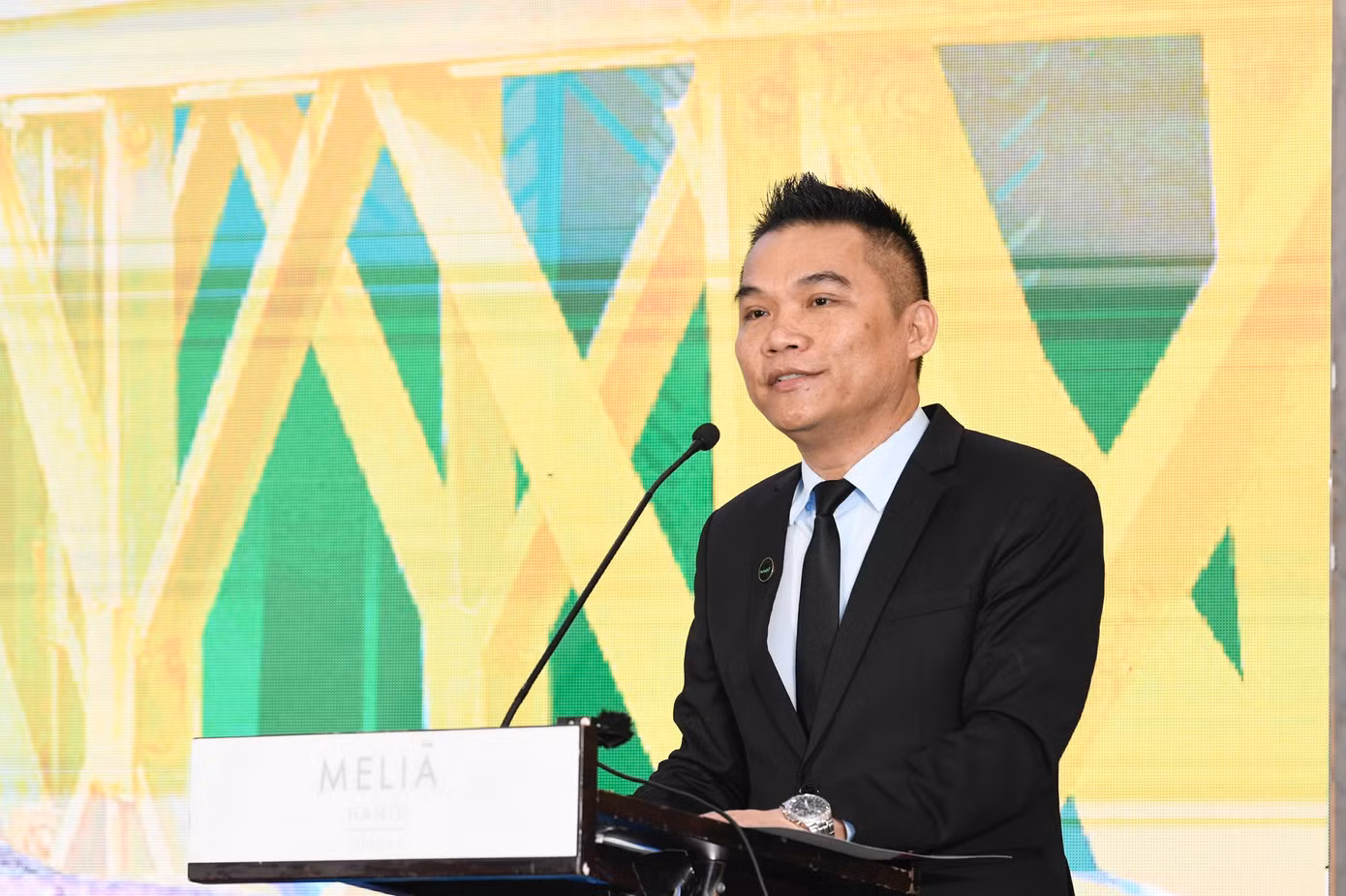 Ông Nguyễn Thành Đạt - đại diện nhà tài trợ kim cương Herbalife.