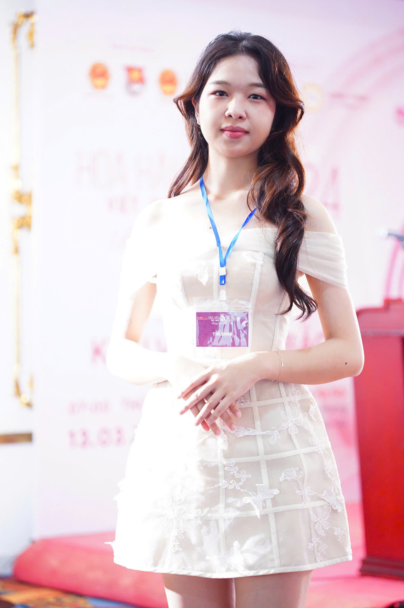 Thí sinh Bùi Thị Thái Thanh (sinh năm 2006, quê Hải Dương, năm nhất Học viện Tài chính). Thái Thanh cho biết đây là lần đầu tham gia một cuộc thi sắc đẹp, cô cảm thấy hồi hộp, nhưng vẫn cố gắng thể hiện bản thân hết mức có thể. Thái Thanh cho biết trước đây từng là người tự ti, muốn tham gia thi sắc đẹp để thử thách bản thân, khám phá giới hạn bản thân, đồng thời tạo ra giá trị tích cực cho xã hội. Thái Thanh khá tự tin vì sở hữu chiều cao 1,78 m, có năng khiếu về ca hát và hội họa. Tuy nhiên, Thái Thanh chưa thực sự tự tin về khả năng ngoại ngữ, đang cố gắng cải thiện từng ngày. Thí sinh Bùi Thị Thái Thanh (sinh năm 2006, quê Hải Dương, năm nhất Học viện Tài chính). Thái Thanh cho biết đây là lần đầu tham gia một cuộc thi sắc đẹp, cô cảm thấy hồi hộp, nhưng vẫn cố gắng thể hiện bản thân hết mức có thể. Thái Thanh cho biết trước đây từng là người tự ti, muốn tham gia thi sắc đẹp để thử thách bản thân, khám phá giới hạn bản thân, đồng thời tạo ra giá trị tích cực cho xã hội. Thái Thanh khá tự tin vì sở hữu chiều cao 1,78 m, có năng khiếu về ca hát và hội họa. Tuy nhiên, Thái Thanh chưa thực sự tự tin về khả năng ngoại ngữ, đang cố gắng cải thiện từng ngày.