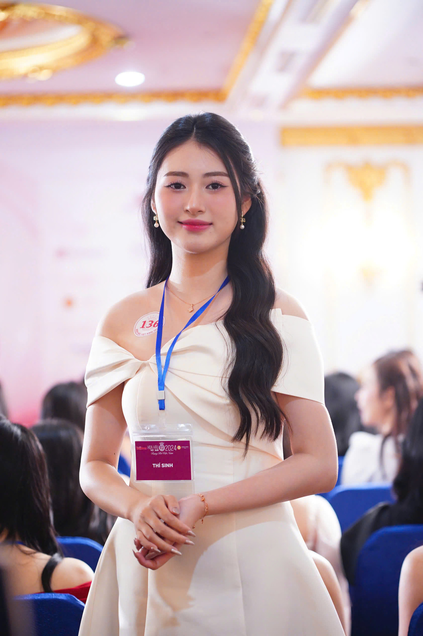 Thí sinh Ngô Thị Trâm Anh (sinh năm 2006, Học viện Phụ nữ Việt Nam) là Hoa khôi cuộc thi Sinh viên thanh lịch năm 2024. Ngay sau khi giành giải Hoa khôi, cô quyết định tham gia cuộc thi Hoa hậu Việt Nam năm 2024. Trâm Anh trau dồi kỹ năng catwalk, thuyết trình để gây ấn tượng với ban giám khảo Thí sinh Ngô Thị Trâm Anh (sinh năm 2006, Học viện Phụ nữ Việt Nam) là Hoa khôi cuộc thi Sinh viên thanh lịch năm 2024. Ngay sau khi giành giải Hoa khôi, cô quyết định tham gia cuộc thi Hoa hậu Việt Nam năm 2024. Trâm Anh trau dồi kỹ năng catwalk, thuyết trình để gây ấn tượng với ban giám khảo