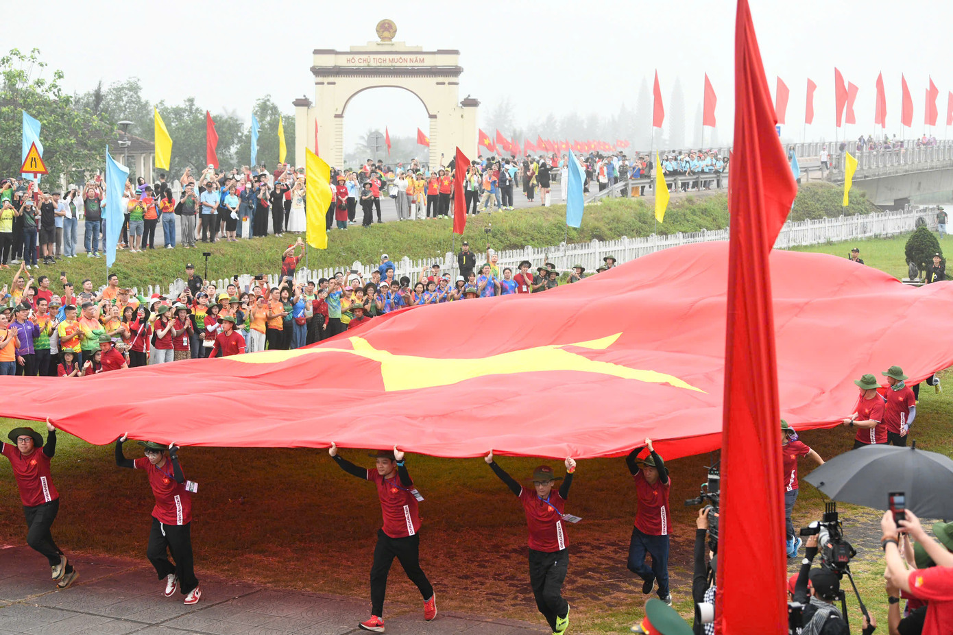 Lễ Thượng cờ Tổ quốc bên Đôi bờ Hiền Lương - Bến Hải ảnh 34