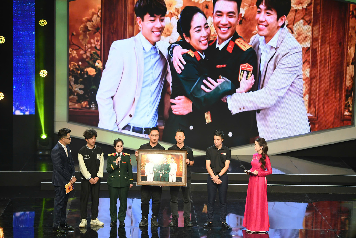 Giải thưởng Gương mặt trẻ Việt Nam tiêu biểu: Tô thắm thêm lịch sử văn hiến, hào hùng của dân tộc ảnh 23 Giải thưởng Gương mặt trẻ Việt Nam tiêu biểu: Tô thắm thêm lịch sử văn hiến, hào hùng của dân tộc ảnh 23