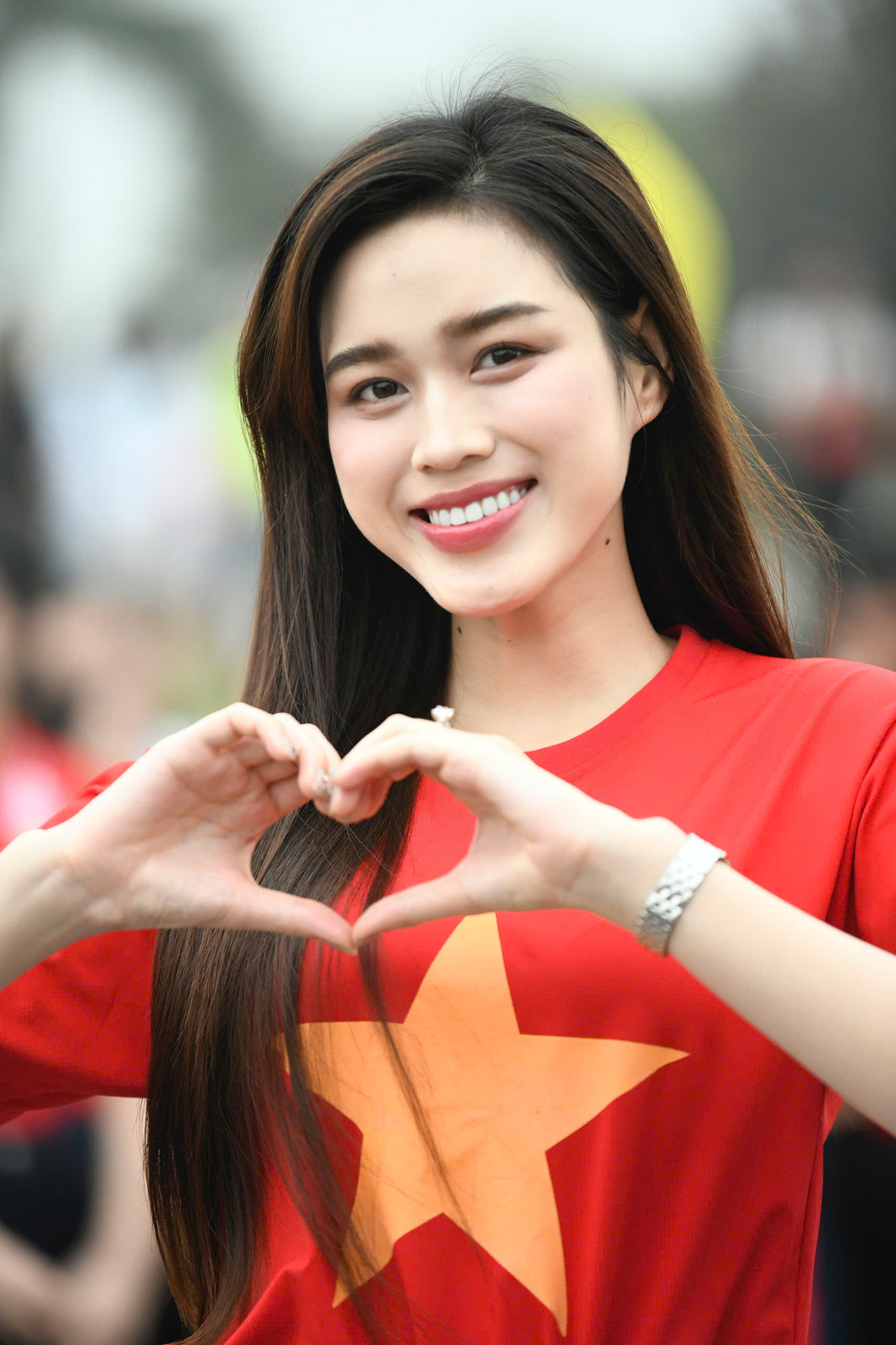 Hoa hậu Việt Nam năm 2020 dự Lễ Thượng cờ.